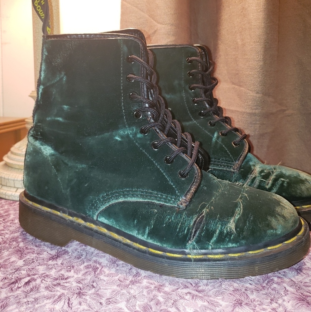 Doc martens green velvet vintage size 8 made in En